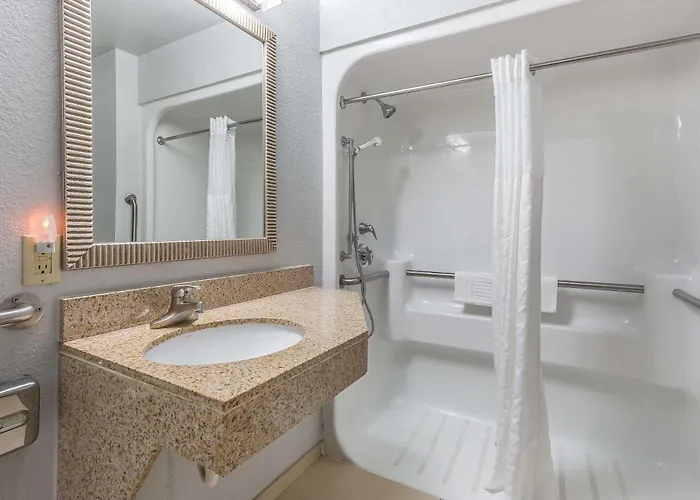 Inn Comfort Near I-255 Alton